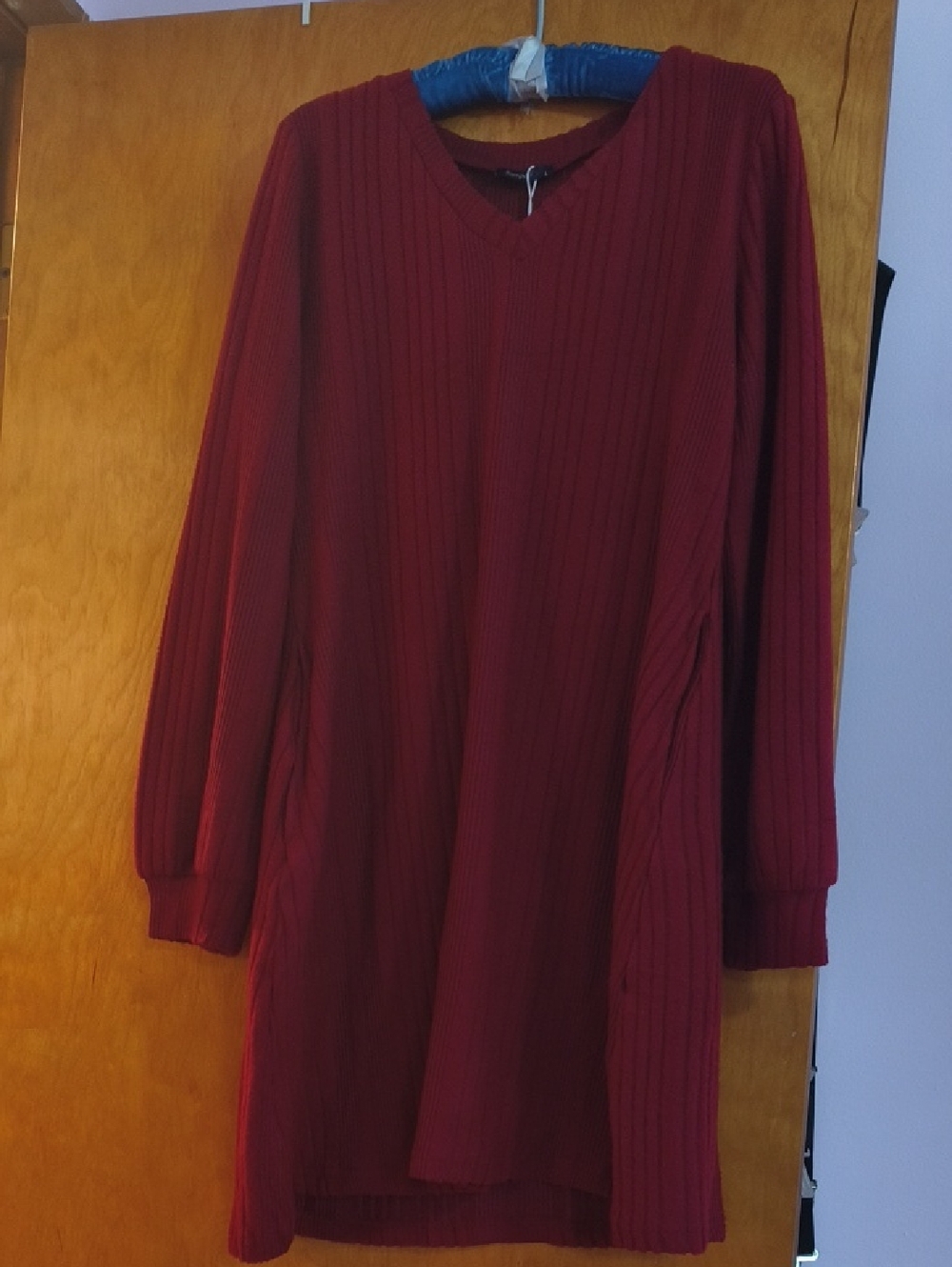V-Neck Ribbed Midi Dress in Burgundy